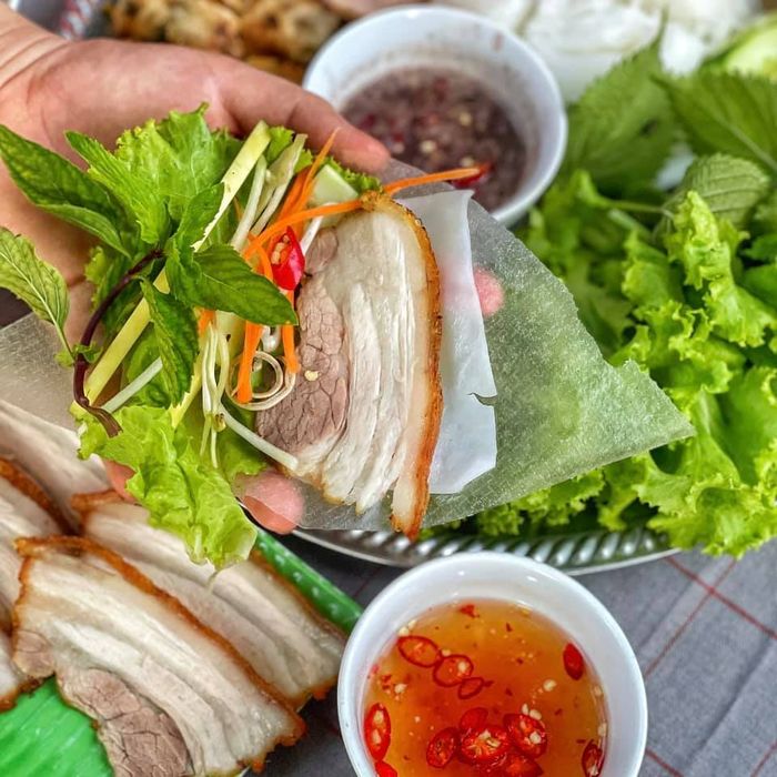 Hình ảnh bánh tráng cuốn thịt heo Quán Mậm - Tinh hoa ẩm thực đường phố