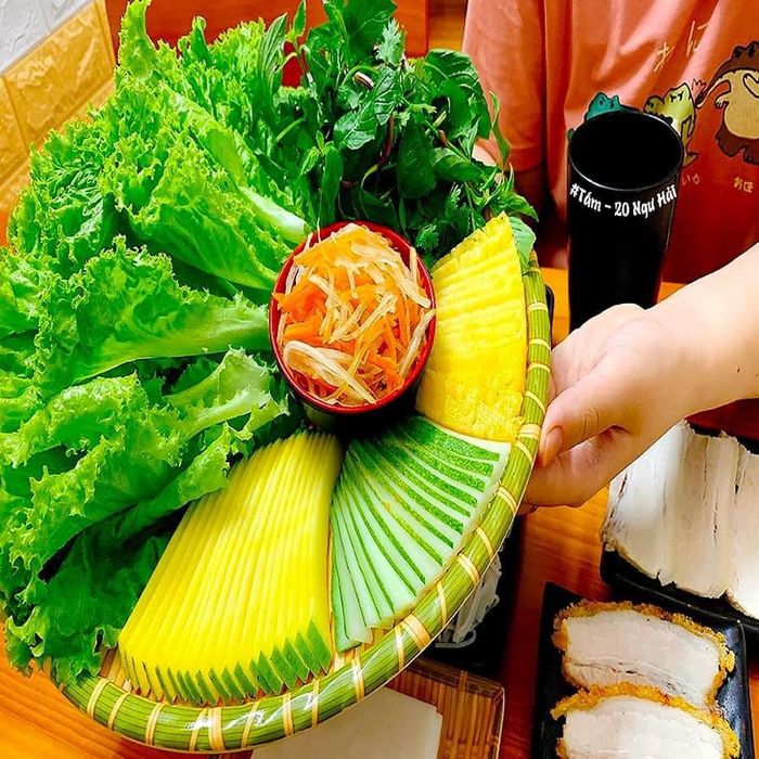 Mẹt rau sống tươi xanh bắt mắt - Sắc màu thiên nhiên trong ẩm thực