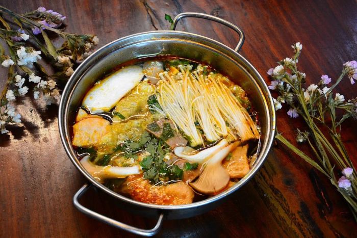 Thực đơn đa dạng với nguyên liệu tươi ngon tại Lẩu Chay Toàn Tâm