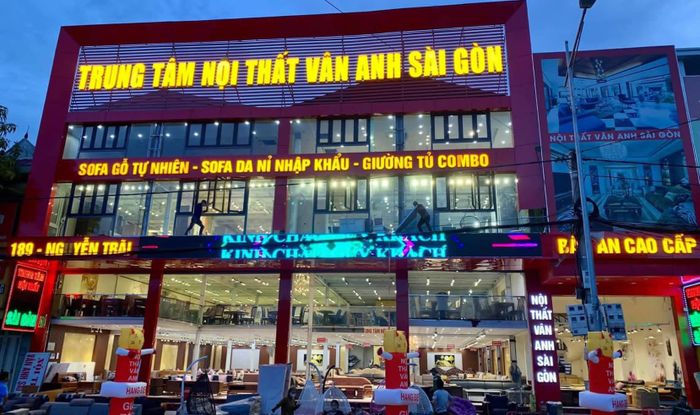 Không gian trưng bày sang trọng tại Nội thất Vân Anh Sài Gòn
