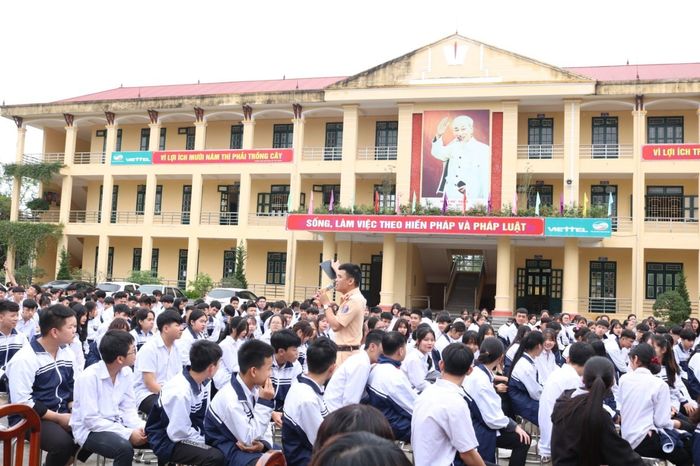 Trường THPT Ỷ La - Hình ảnh 1