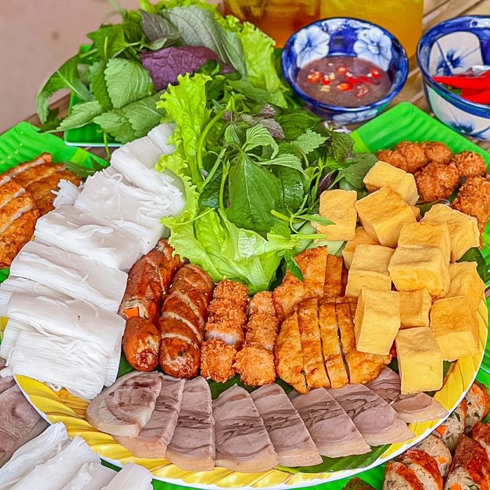 Hình ảnh món bún đậu được trình bày nghệ thuật tại Bún Đậu Mẹt Tre