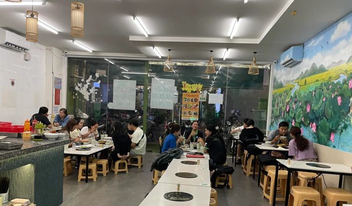 Không gian ấm cúng tại Lẩu chay Tha La