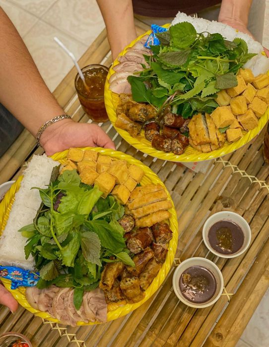 Bún Đậu Mắm Tôm Hà Bắc - Ảnh 2: Mẹt bún đậu bày biện đẹp mắt, màu sắc hài hòa.