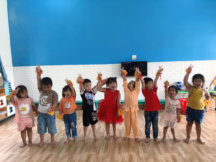 Cùng khám phá không gian học tập đầy màu sắc tại Mầm non Kindy Trà Cú qua những hình ảnh chân thực và sống động.