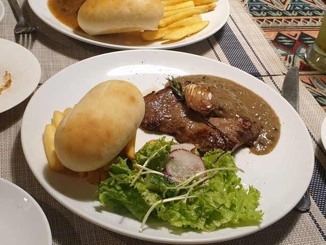 Khám phá thế giới ẩm thực Pháp đẳng cấp tại Bluebird French Restaurant