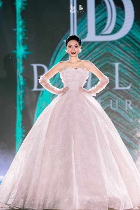 Những khoảnh khắc rạng ngời cùng váy cưới Bella Bridal Viet Nam