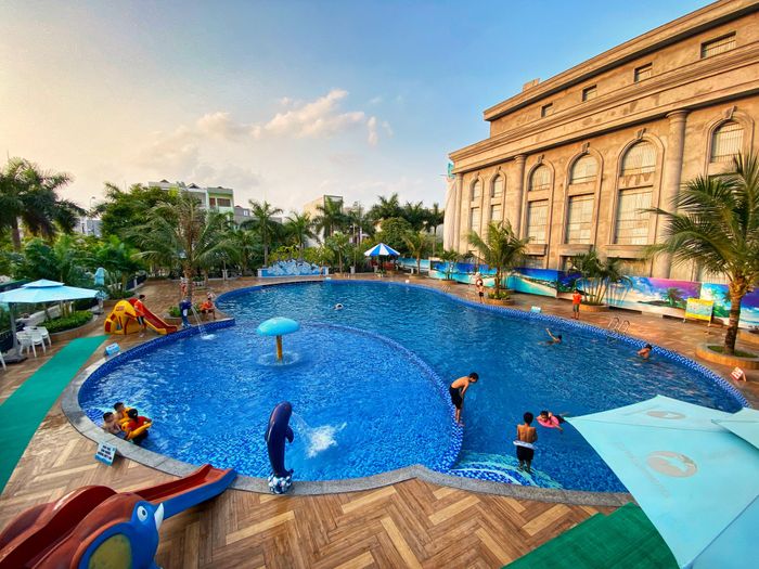 Bể bơi Dolphin - Hình ảnh 1