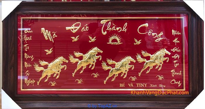 Khánh vàng tân gia - món quà sang trọng kết tinh giá trị phong thủy