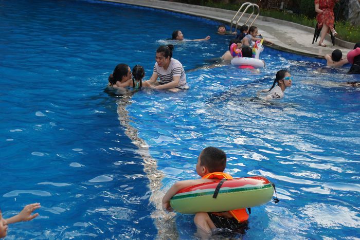 Bể bơi Phoenix Resort - Hình ảnh 2