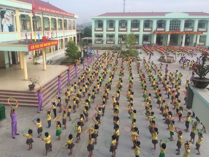Trường Mầm non Thái Thịnh được thành lập với tâm huyết của những người làm giáo dục mầm non, nhằm mục đích nuôi dưỡng trí tuệ, nhân cách và nghị lực cho trẻ. Chương trình học của trường được thiết kế với nhiều hoạt động sáng tạo, giúp trẻ phát huy tối đa tiềm năng và hình thành những tính cách tốt. Phương châm giáo dục của trường là: Lấy trẻ làm trung tâm, giáo viên là người hướng dẫn để trẻ phát triển toàn diện.
