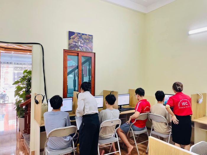 Khoảnh khắc đáng nhớ tại Trung tâm tiếng Anh IEC Hưng Hà – thầy Kiên (ảnh 2)