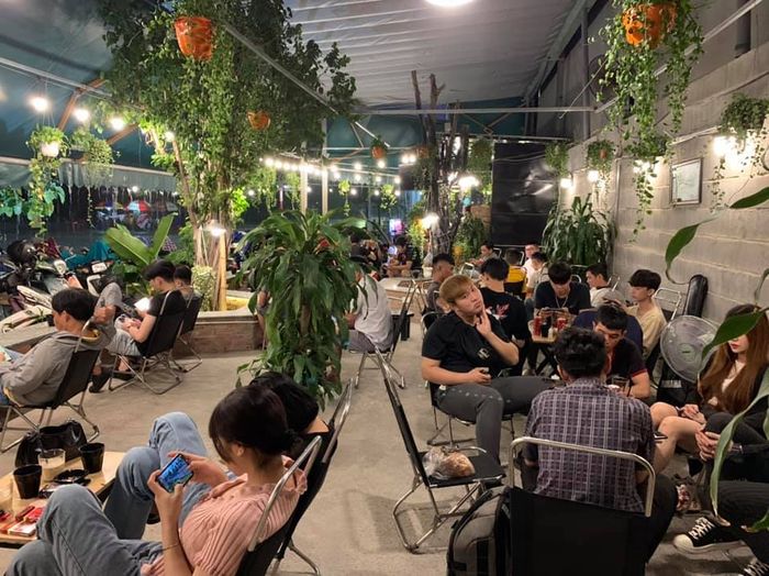 T&T Coffee 24h - Hình ảnh không gian về đêm đầy cuốn hút