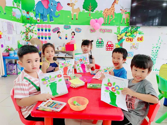 Hình ảnh đầu tiên về Trường Mầm non Việt Anh - Nơi lưu giữ những khoảnh khắc đáng yêu của bé trong môi trường giáo dục hiện đại.