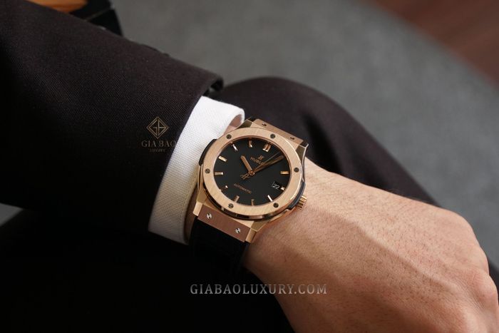 Không gian trưng bày sang trọng tại GIA BẢO LUXURY