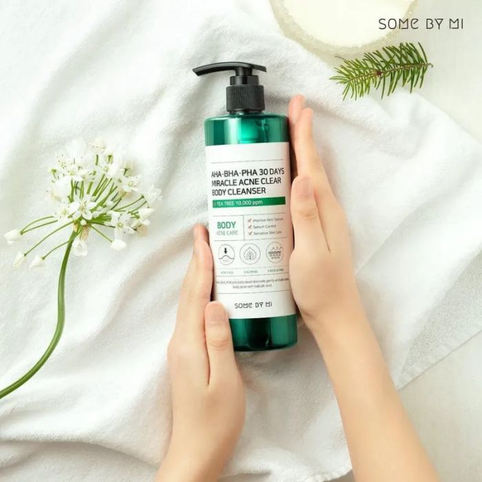 Hình ảnh chi tiết sữa tắm Some By Mi - Kết cấu dạng gel trong suốt, hương thơm dịu nhẹ