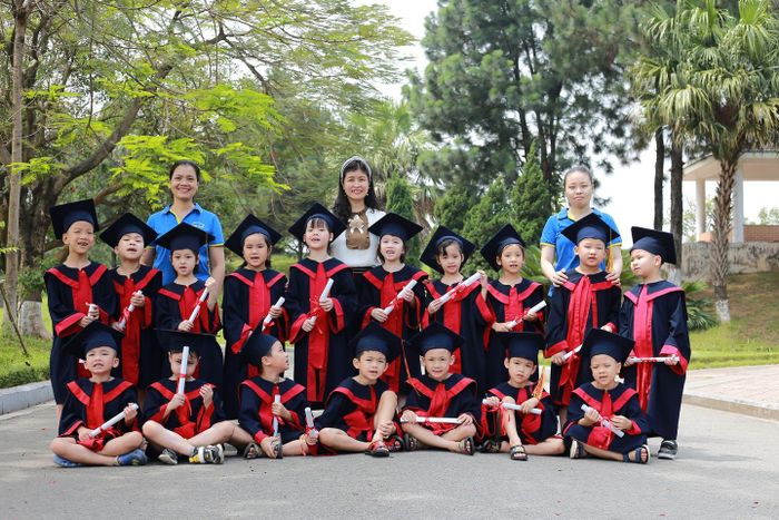Hình ảnh khuôn viên xanh mát tại Trường Mầm Non Kim Mai