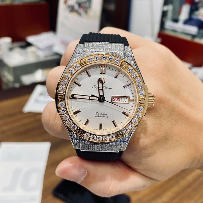 Không gian trưng bày đa dạng tại Topwatch