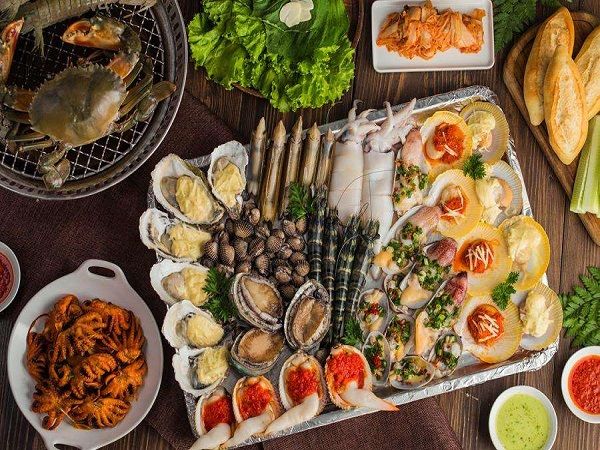 Không gian sang trọng và gần gũi tại Nhà Hàng Nhật Hoàng – Ảnh 1