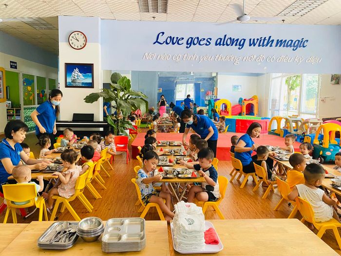 Hình ảnh giờ học STEM sáng tạo tại Sunshine Preschool