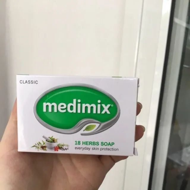 Hình ảnh thực tế xà phòng Medimix - Kết cấu mịn màng với chiết xuất thiên nhiên nguyên chất