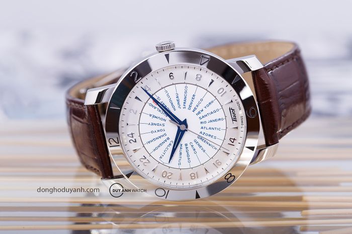 Không gian sang trọng tại cửa hàng Duy Anh Watch
