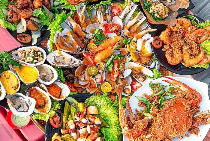 Hình ảnh không gian ẩm thực tuyệt vời tại Phúc Hằng – Hải Sản Biển Đông (ảnh 1)
