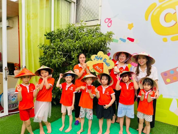 Hình ảnh giờ học tiếng Anh với giáo viên bản ngữ tại Amon Kindercare