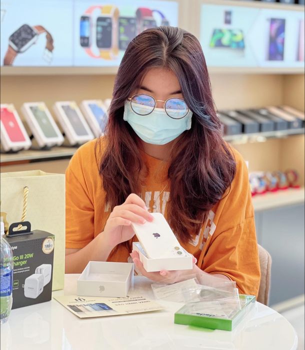 iPhone Hoàng Nam ảnh 2 - Góc nhìn chân thực về quy trình phục vụ tận tâm và chuyên nghiệp tại cửa hàng.