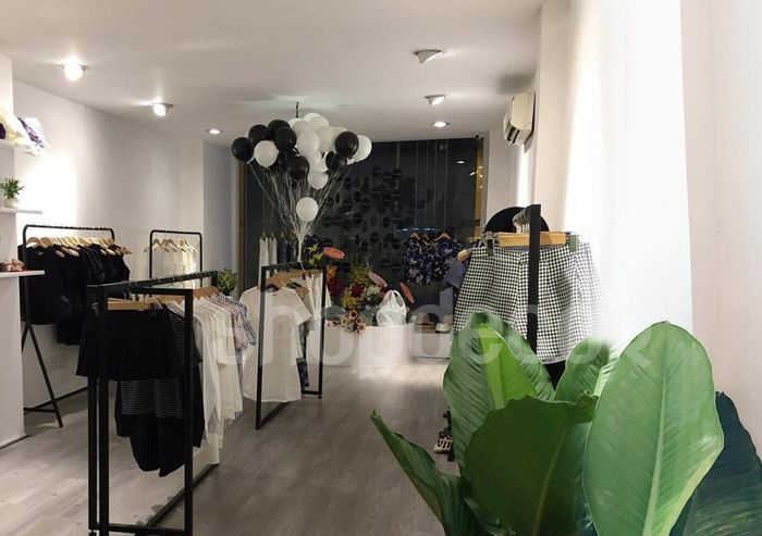 Không gian cửa hàng được thiết kế bởi Shopdecor