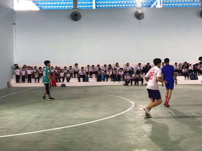 Hình ảnh khuôn viên xanh mát tại Trường Đinh Tiên Hoàng 2