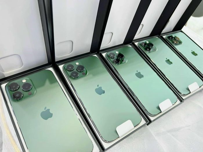 Không gian mua sắm hiện đại tại TÍN Mobile