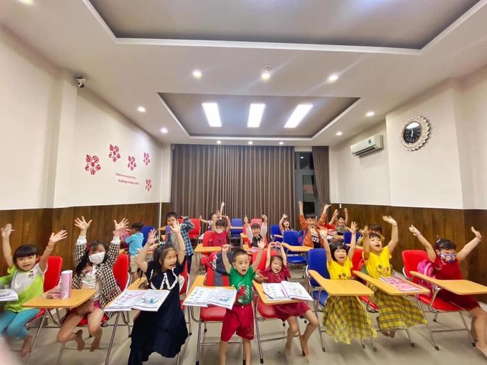 Ngoại ngữ Anh Mỹ - Hình ảnh minh họa 1