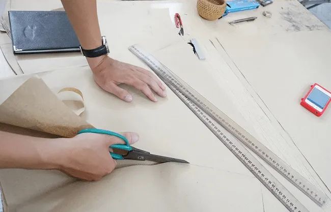 Trung Tâm Cắt May Dũng Thuyên là một trong những trung tâm đào tạo thiết kế thời trang uy tín hàng đầu tại TP Hồ Chí Minh.
