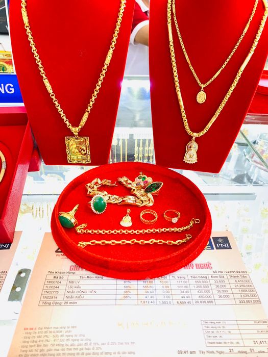 Hình ảnh bộ sưu tập trang sức tại DNTN Vàng Kim Hoàng