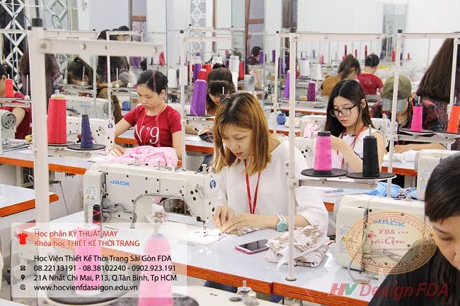 Học viện FDA Sài Gòn là một trong những trung tâm đào tạo thiết kế thời trang hàng đầu tại TPHCM, được nhiều người tin tưởng và lựa chọn.