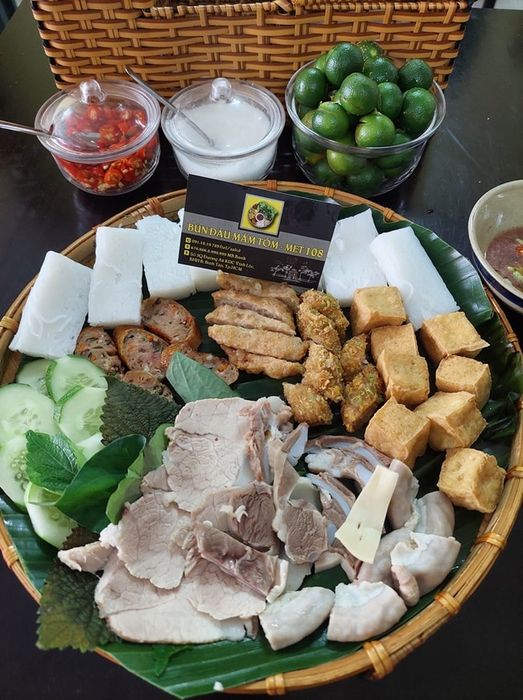 Quán Bún Đậu Mắm Tôm Mẹt 108 – Một địa chỉ lý tưởng cho tín đồ bún đậu