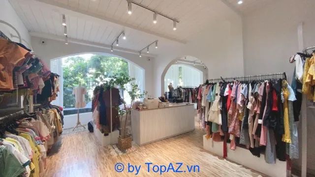Give Away là điểm đến lý tưởng cho những ai săn lùng đồ secondhand chất lượng cao tại Sài Gòn