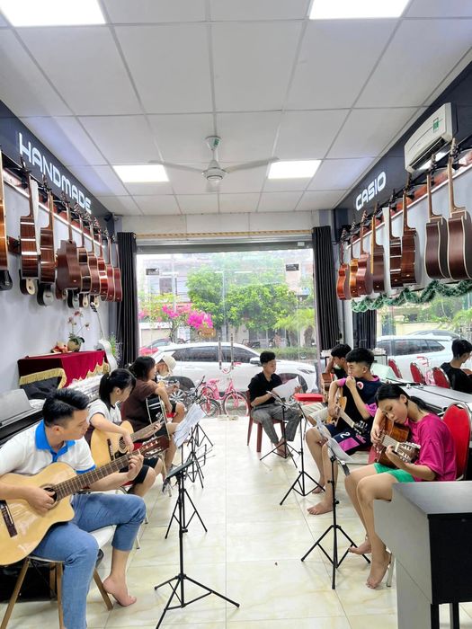Hình ảnh lớp học đầy cảm hứng tại Trung Tâm Âm Nhạc Sầm Sơn