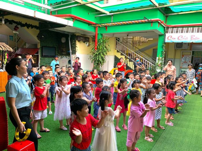 Không gian học tập tràn đầy màu sắc và tiếng cười trẻ thơ tại Trường Mầm Non Bông Sen