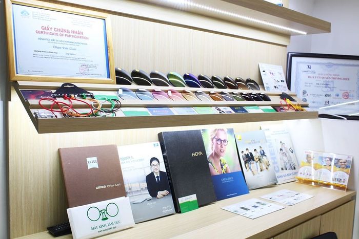 Không gian tư vấn chuyên nghiệp tại Mắt Kính Tâm Đức
