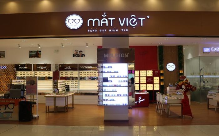 Bộ sưu tập kính thời trang đa dạng tại Mắt Việt