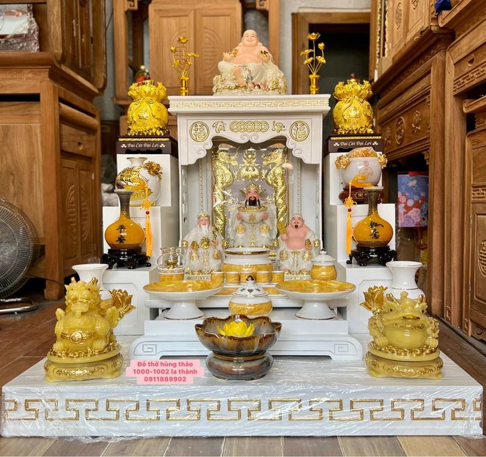 Bàn thờ Hùng Thảo – Hình ảnh không gian thờ cúng trang nghiêm, tinh tế