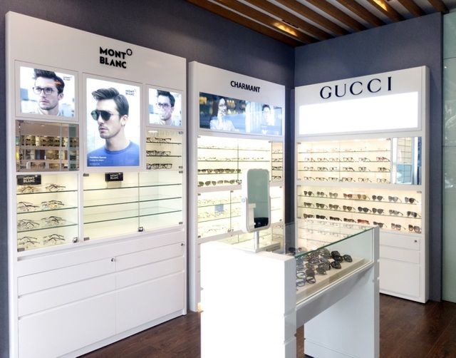Không gian hiện đại tại Eyewear Hut với công nghệ Carl Zeiss