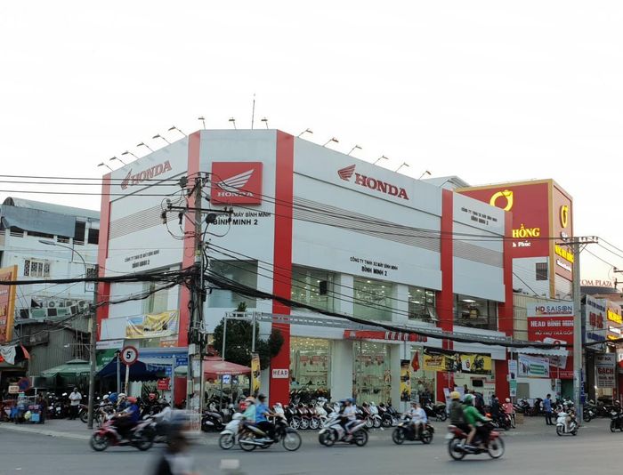 Khu vực dịch vụ và bảo dưỡng chuyên nghiệp tại HEAD Bình Minh 2