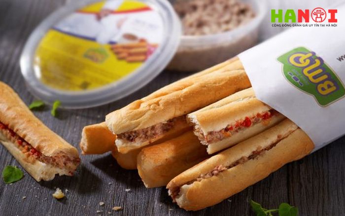 banh-mi-que-phap-bmq-tong-dan-Mytour