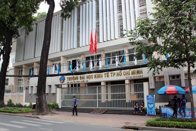 Đại học Kinh tế TP.HCM là một trong 6 trường đại học hàng đầu tại TP.HCM đào tạo ngành kinh tế chất lượng.