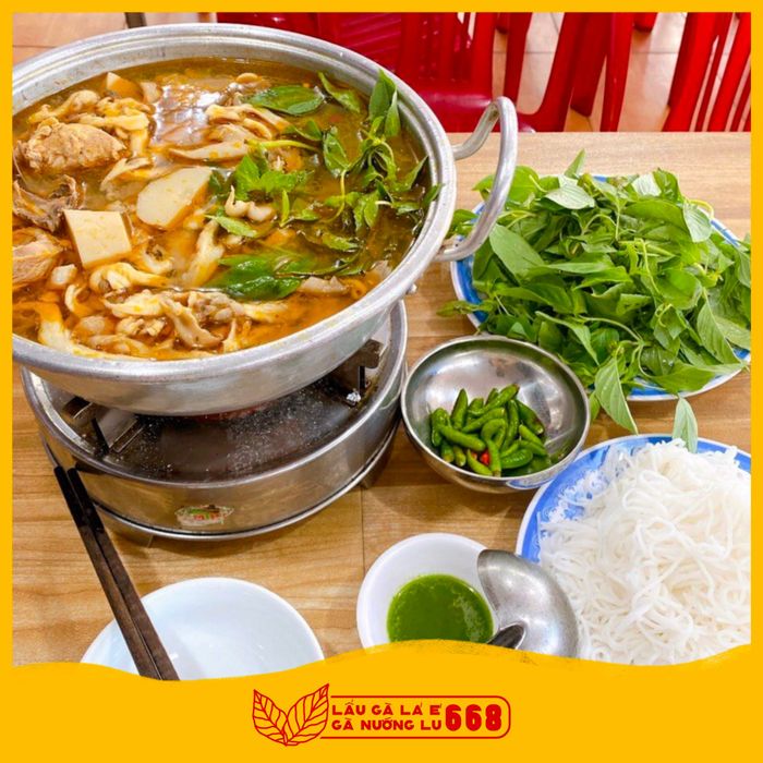 Hình ảnh chân thực về không gian ấm cúng tại Lẩu Gà Lá É 668