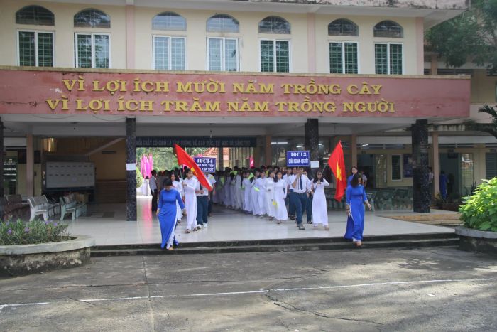 Trường THPT Lê Minh Xuân - Hình ảnh 2