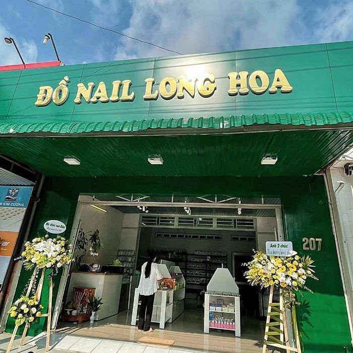Không gian trưng bày ấn tượng tại Long Hoa Nail